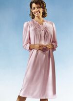 Nattlinne, långärmad med knappslå och spets ROSA