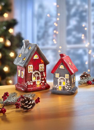 Upplysta hus i en upps&auml;ttning om tv&aring; 