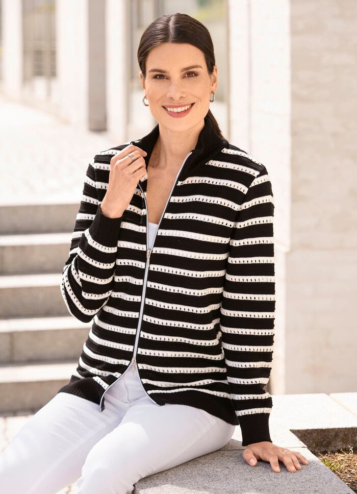 Kofta i randig design med genombrutna detaljer 