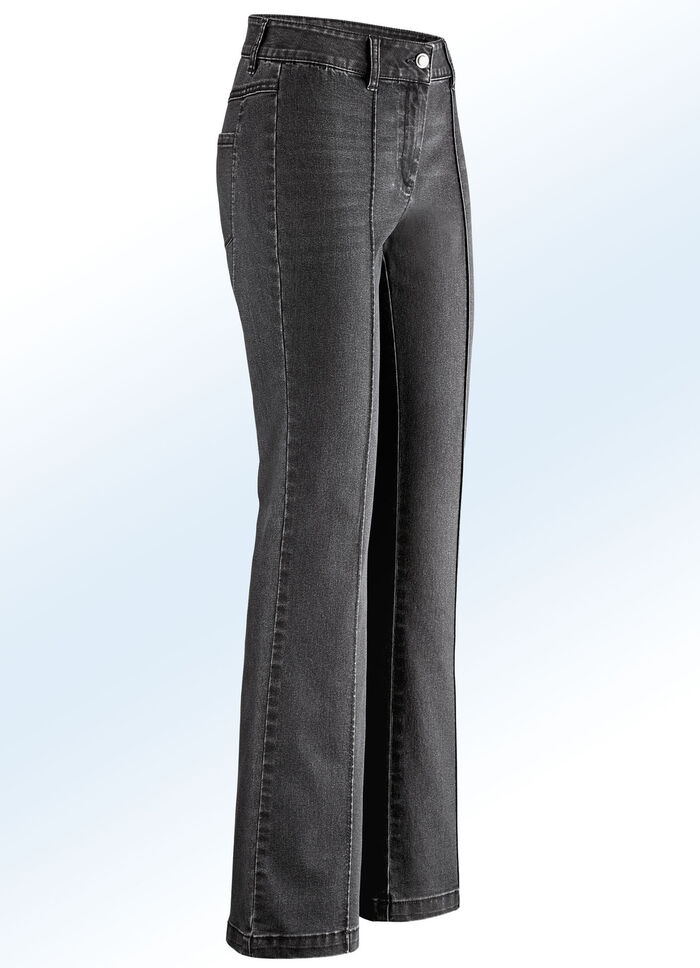 Jeans i trendig stövelskuren form SVART