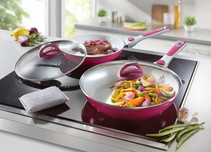 Stekpannset med avtagbara silikonhandtag 