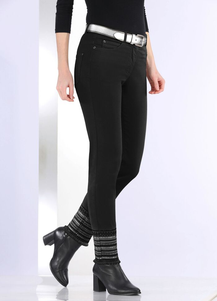 Byxor med uts&ouml;kt broderi i etnostil 