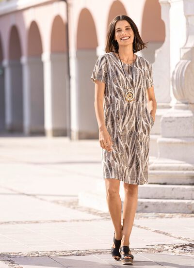 Kl&auml;nning med kort &ouml;gleknappst&auml;ngning 