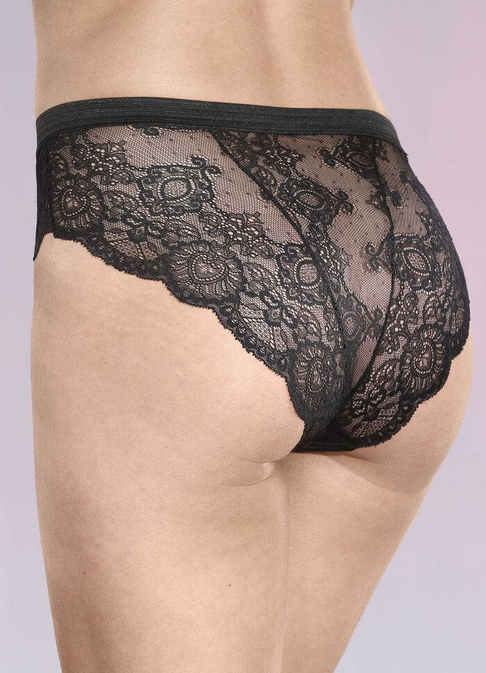 Trepack trosor med fin elastisk spets 