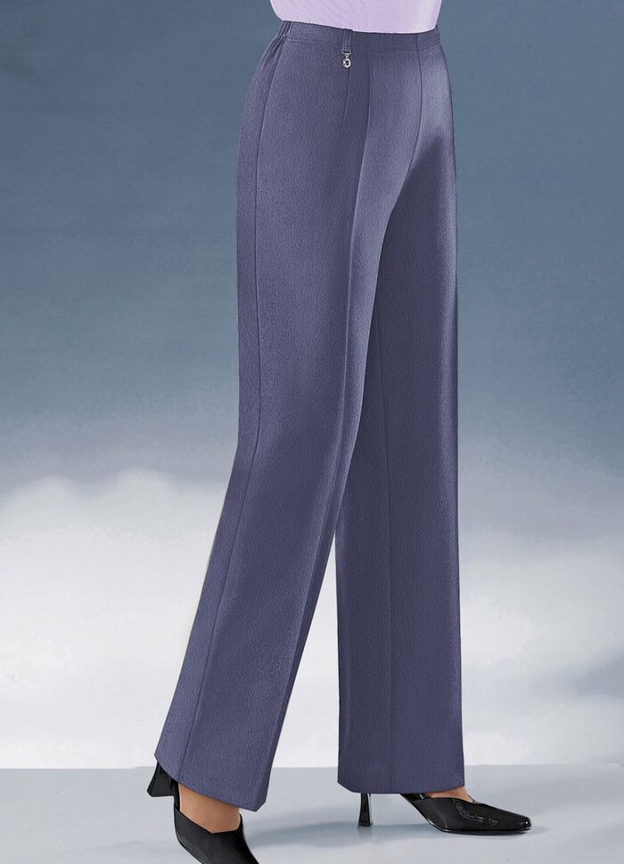 Byxor med moderiktig utsv&auml;ngd benslut 