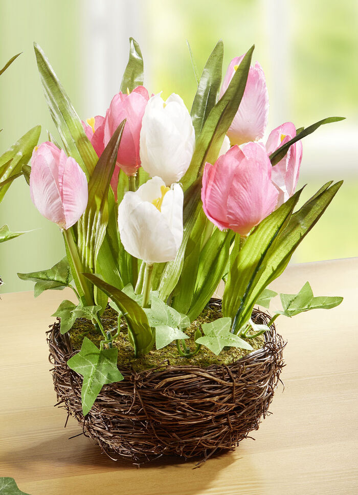 Tulpaner i en flätad korg ROSA-VIT