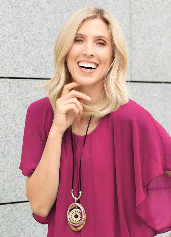 Underbart halsband tillverkat av en intressant blandning av material 