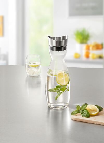 glaskaraff med h&auml;llare i rostfritt st&aring;l 