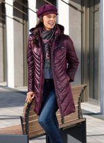 Kort kappa med slitsar i sidorna 