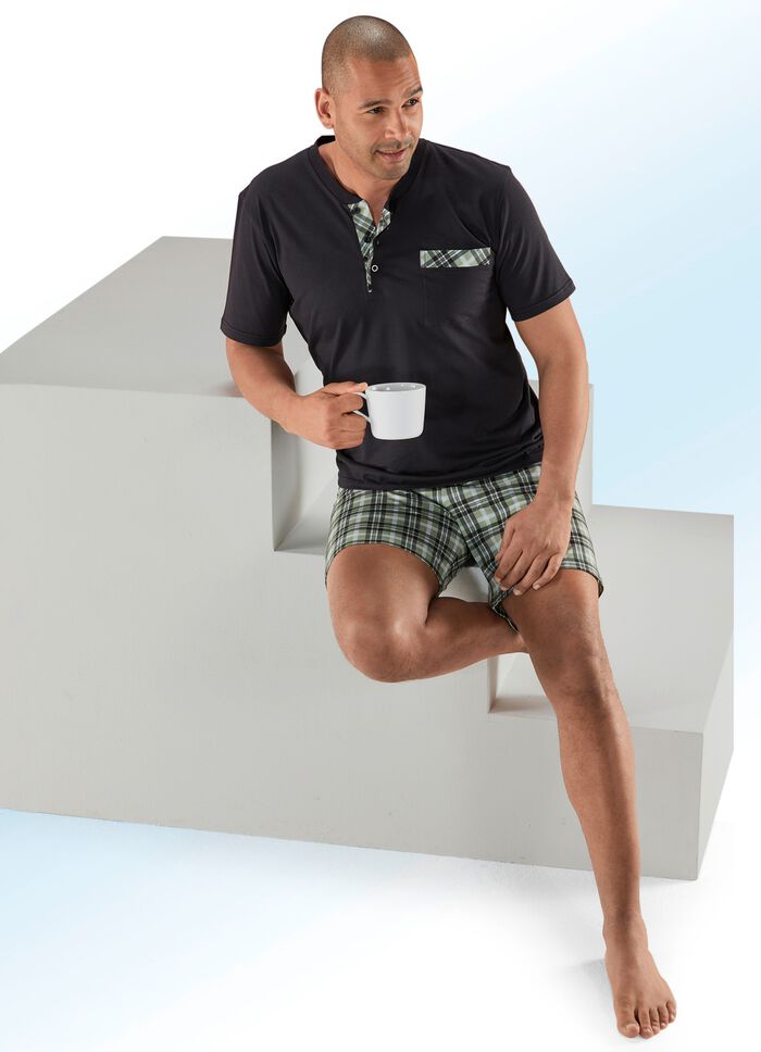 Tv&aring;pack med shorts med knappsl&aring; och br&ouml;stficka 