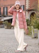 Byxor i moderiktig bredd 