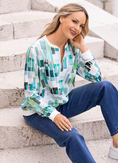 Blusjacka med dekorativ ribbstickning 