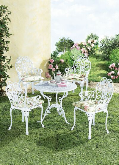 T&ouml;rnrosa tr&auml;dg&aring;rdsm&ouml;bler av massivt gjuten aluminium 