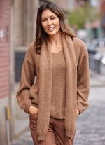 Tr&ouml;ja med halsduk och i fluffig, gosig kvalitet 