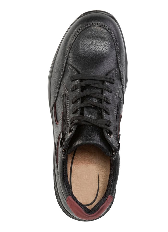 Sn&ouml;rsko tillverkad av nappal&auml;der med detaljer i nubuckl&auml;der 