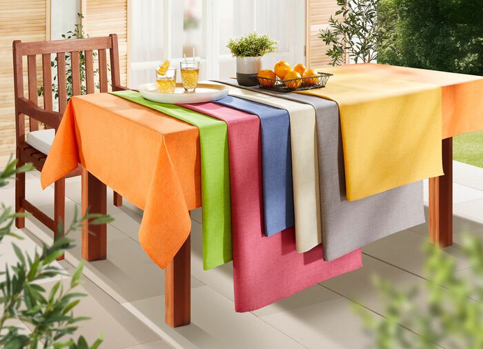 Bordsduk eller sittdyna f&ouml;r inom- och utomhusbruk med fl&auml;ckskydd 