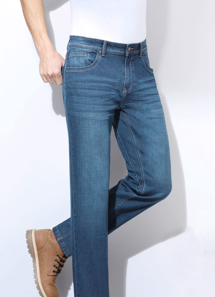 Moderiktiga jeans i 3 f&auml;rger 