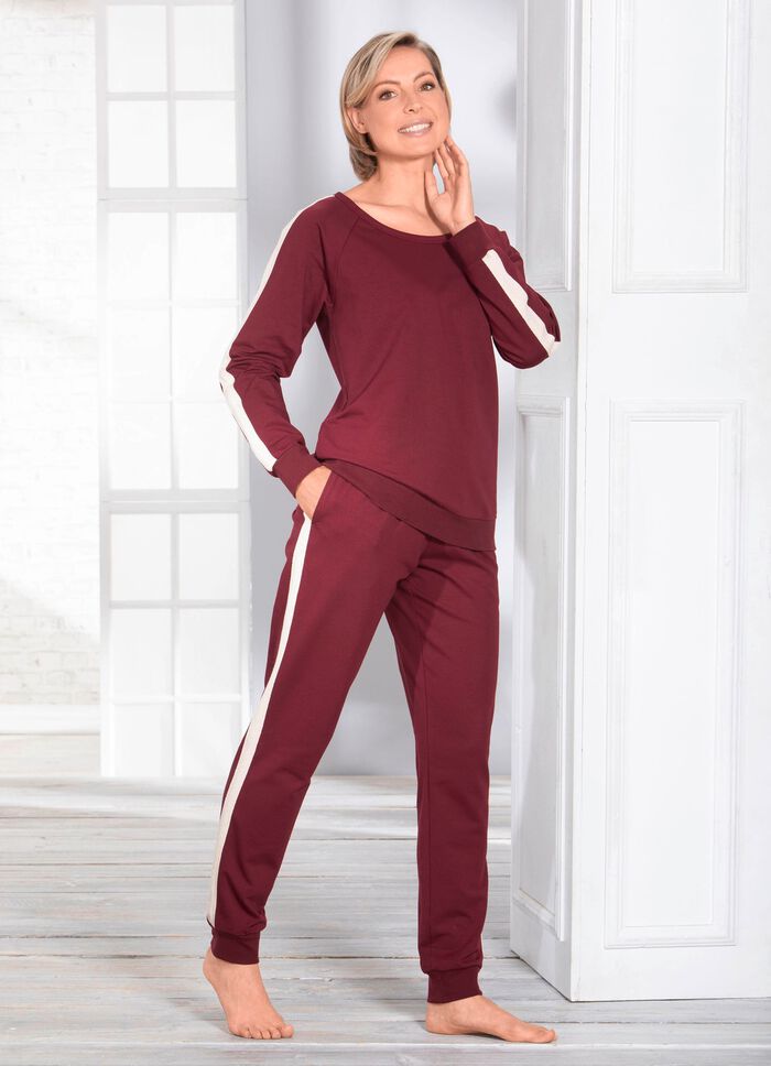 Fritidsdr&auml;kt med dekorativa r&auml;nder 