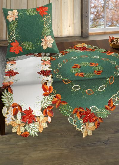 H&ouml;stlig bords- och rumsdekoration med bladmotiv 