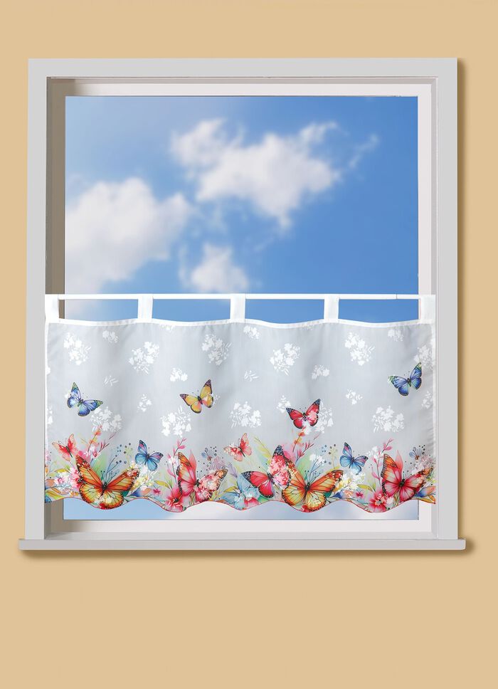 Korta gardiner med fj&auml;rils- och blommotiv 