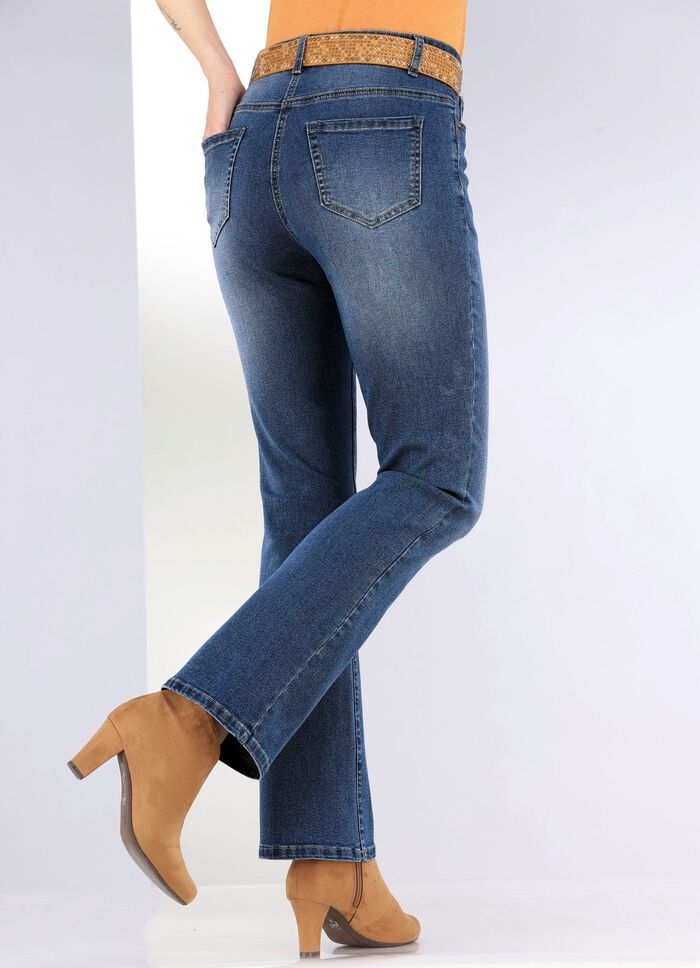 Jeans med l&auml;tt utsv&auml;ngda ben 