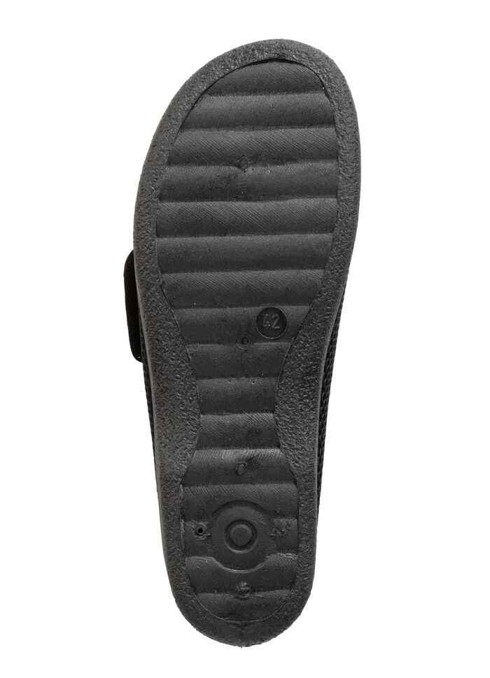 Tofflor gjorda av vadderat textilmaterial 