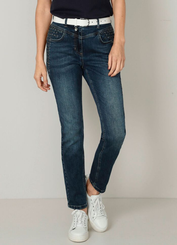 Jeans med strass och dekorativa s&ouml;mmar 