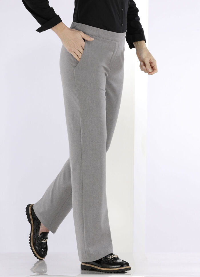 Byxor i moderiktig vidd LJUSGRÅ SMÄLTAR.