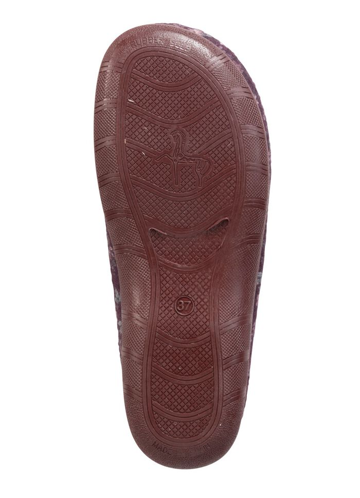 Laurina tofflor gjorda av blommigt tryckt filtmaterial 