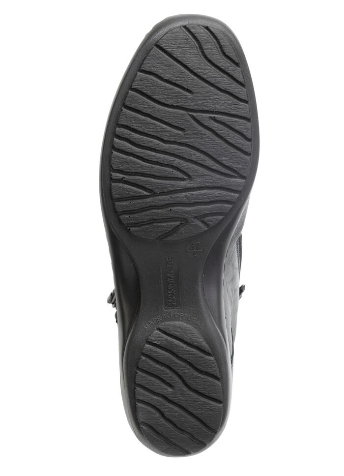 ELENA EDEN bootie med en subtil skrynklig struktur och metallsmycken SVART