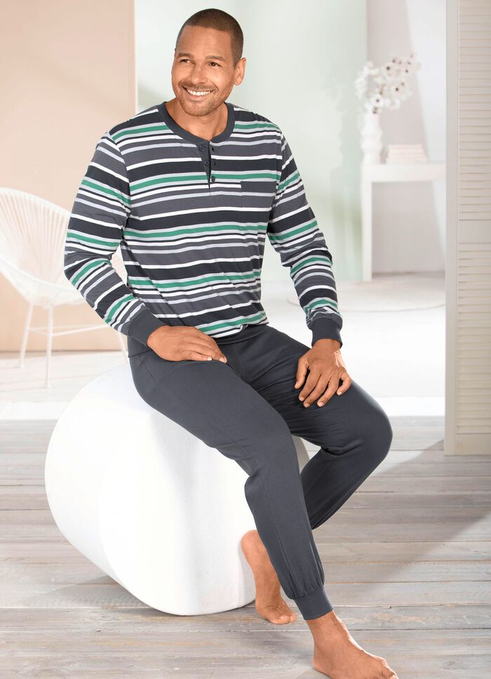 Tv&aring; paket pyjamas med knappsl&aring; och muddar 