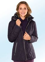 Jacka med l&auml;ngsg&aring;ende quiltning i sidorna 