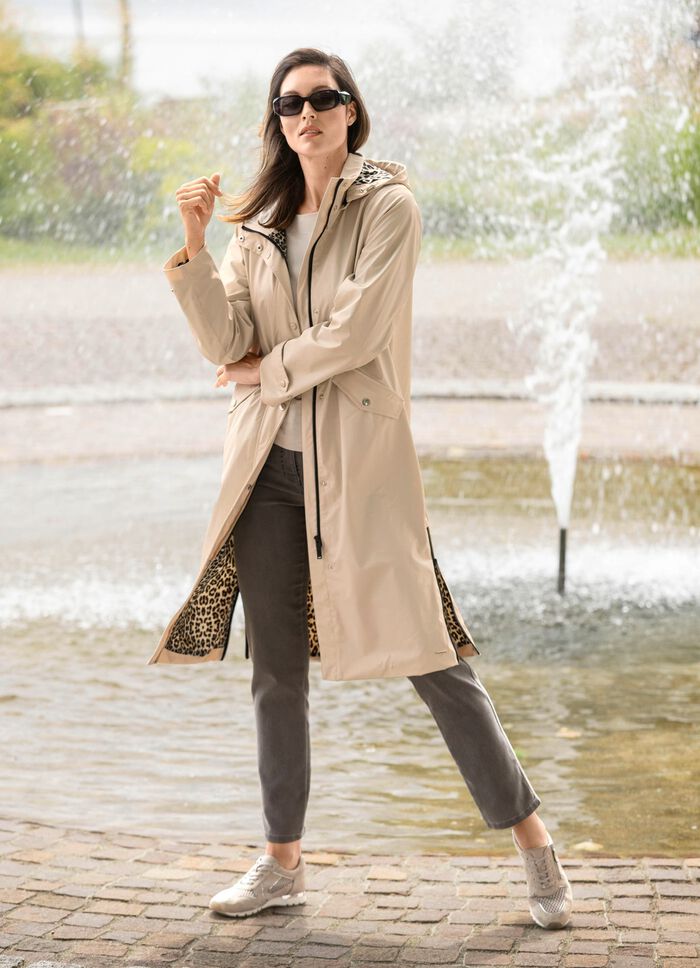 L&auml;tt A-linjeformad kappa 