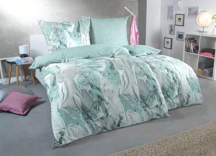 Dr&ouml;mlika s&auml;ngkl&auml;der i fin flannelette 