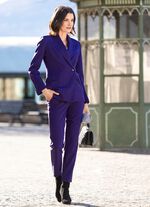 Byxdress i trendig aubergine 