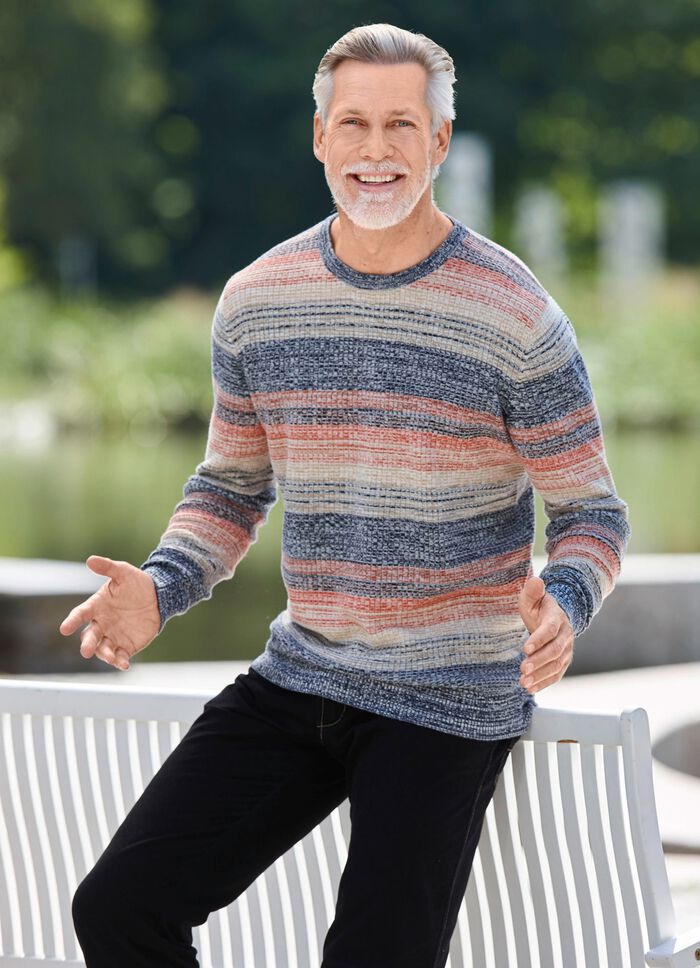 Attraktiv tr&ouml;ja med rund hals 