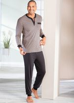 Pyjamas med knappsl&aring; och manschetter 