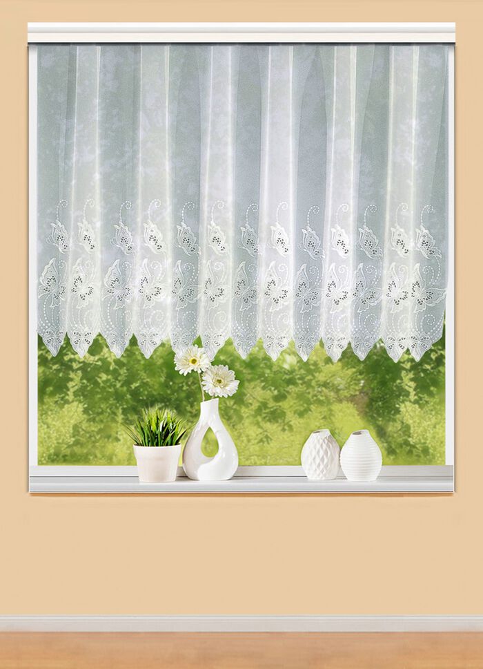 Spetsgardin med Plauener-broderi 