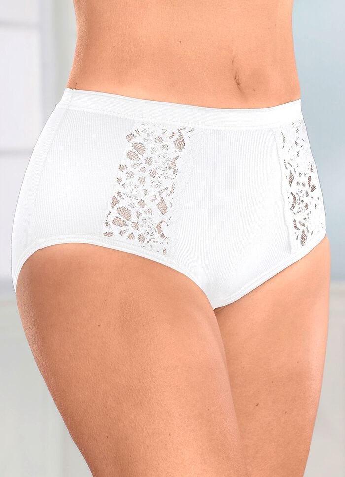 Fyra paket trosor med spetsinl&auml;gg 