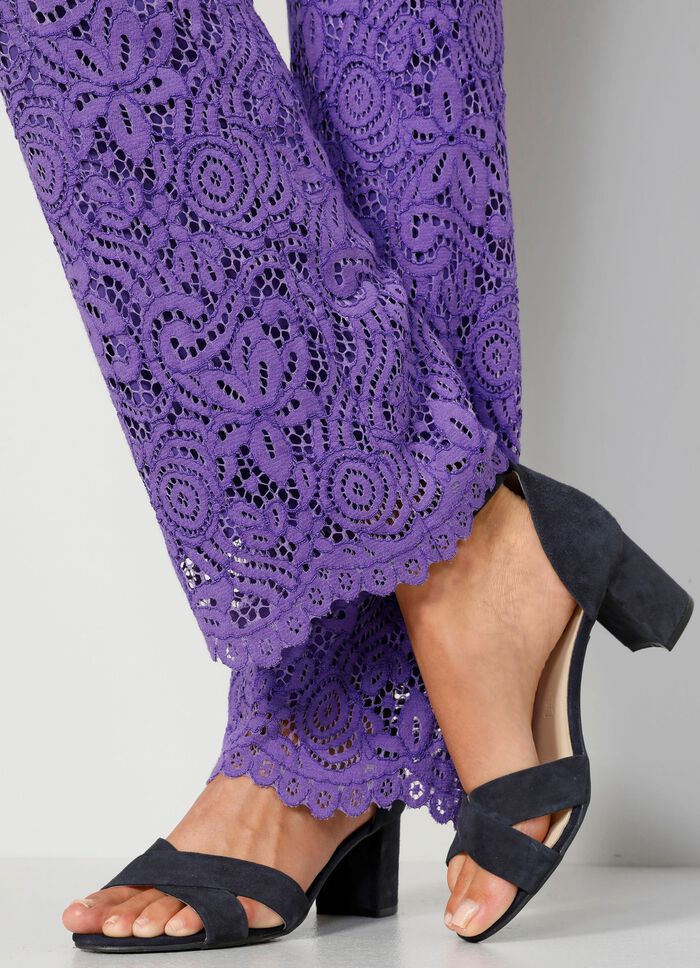 Byxor i blommig spets 