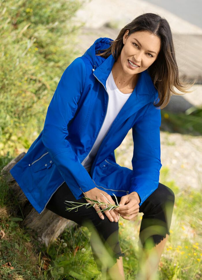 Funktionell jacka med avtagbar huva 