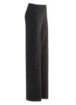 Byxor i moderiktig vidd 