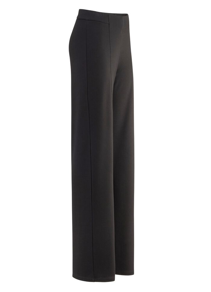 Byxor i moderiktig vidd 