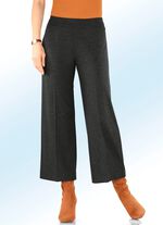 Byxor i moderiktigt f&ouml;rkortad l&auml;ngd 