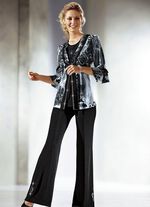 Mycket moderiktig tunika i en 2-i-1-look GR&Aring;SVART