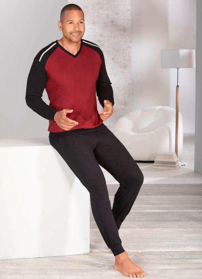 Paket med tv&aring; pyjamasar med V-ringning och muddar 