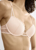 Triuimph push-up-bh med bygel i fin elastisk spets 