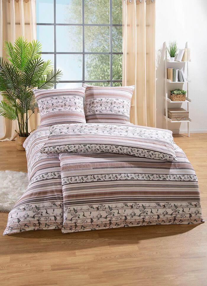 Dubbelsidigt tryckt s&auml;ngkl&auml;derset fr&aring;n Janine 