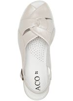 ELENA EDEN sandal gjord av skimrande nappal&auml;der P&Auml;RLVIT