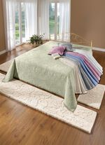 Jacquardbandade &ouml;verkast och &ouml;rngott 